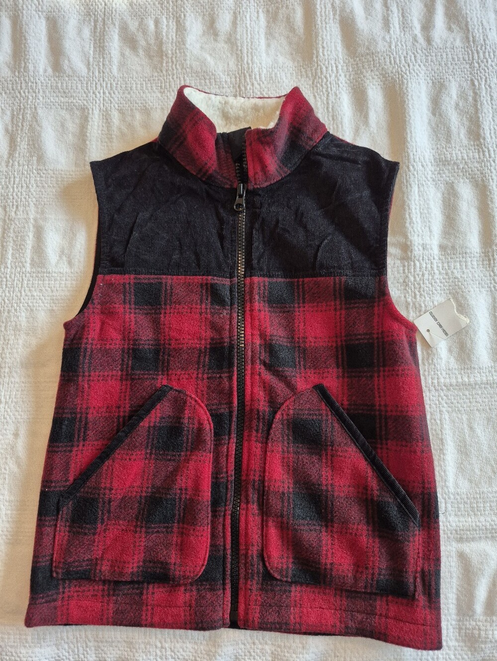Kids Heasquarters boys size 5 black & red plaid vest, 2 pockets NEW